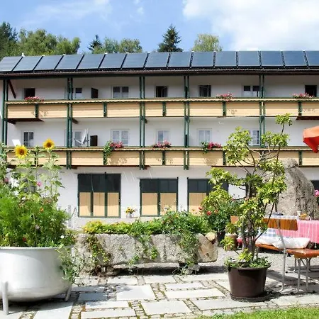 Baierweg Sleeps 18 Pool Wifi Kollnburg